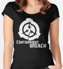 Camiseta entallada de cuello ancho SCP Breach