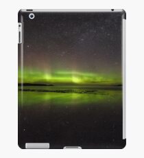 Shawbost shore aurora reflections. iPad Case/Skin