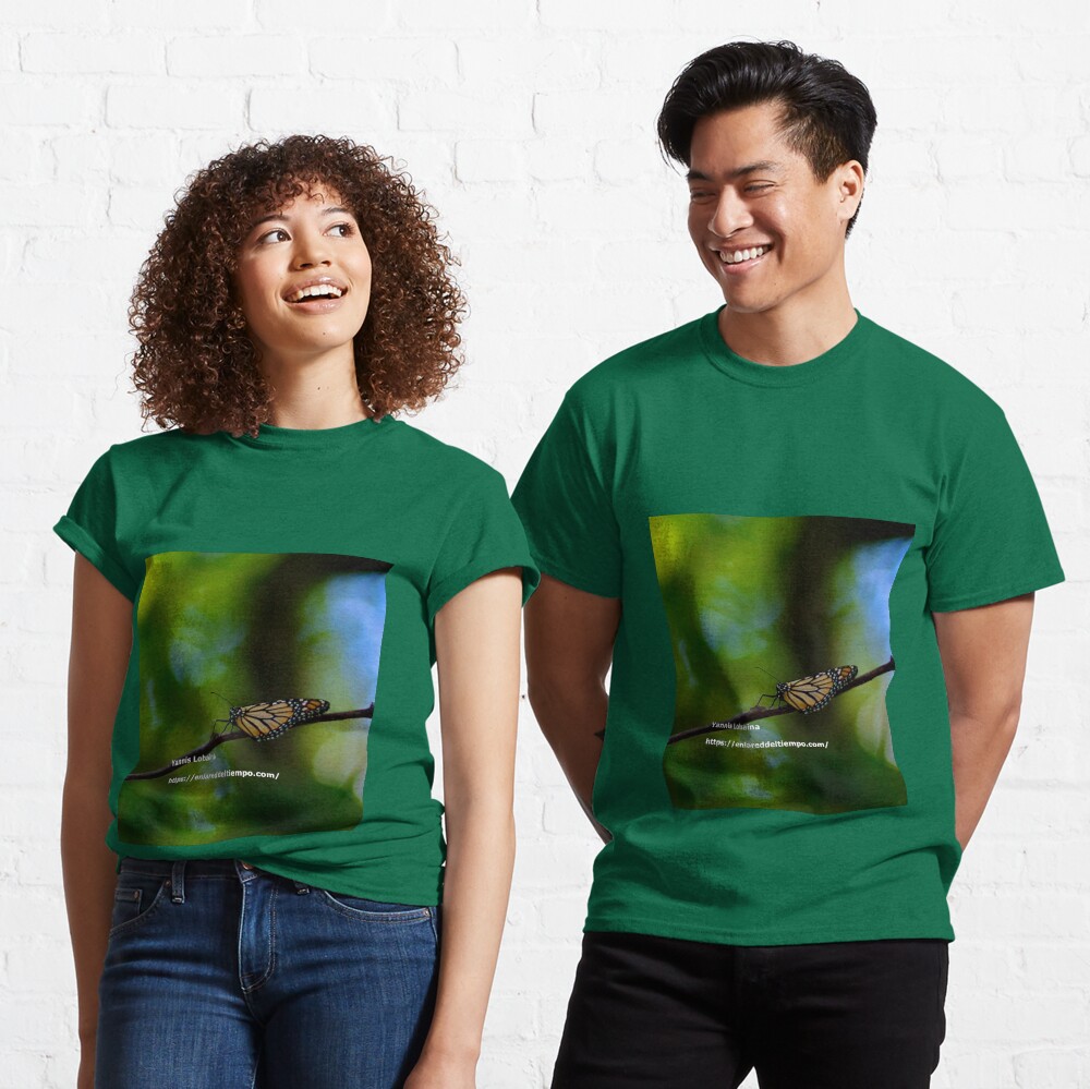 Copy of Monarch butterfly before flying in search of sun By Yannis Lobaina Classic T-Shirt