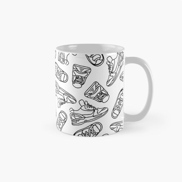 Aperçu de l'œuvre Baskets // Noir & Blanc créée et vendue par The Wellington Boot.