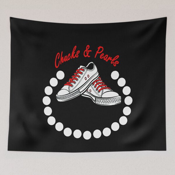Artikelvorschau, Chucks and Pearls Lustiger Lehrer Vintage Valentine Apparel Geschenk 2021 Retro entworfen und verkauft von JOE4SHOP.