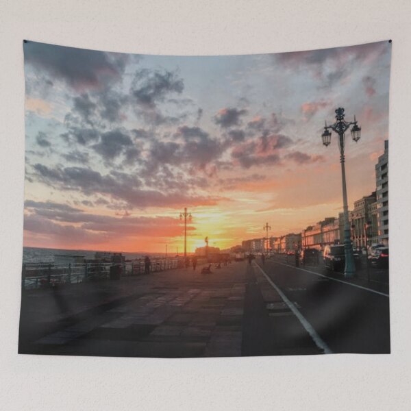 Aperçu de l'œuvre Esthétique Hove Promenade Peace Statue Sunset from Brighton Beach Summer 2021 Skyline créée et vendue par natalieritchie.