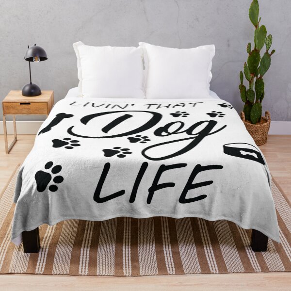 Item preview, Viviendo esa vida de perro refranes divertidos, citas sobre perros designed and sold by flexycreatives.