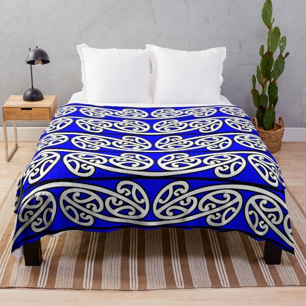 Vista previa del artículo con la obra « Patrón Kowhaiwhai, Mangopare, Versión 5, Azul, Grande», diseñado y vendido por Kiwidom.