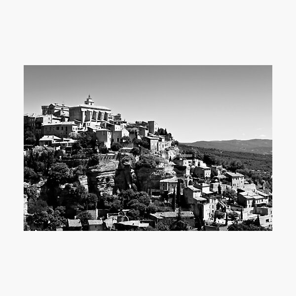 Artikelvorschau, Gordes Provence Mittelalterliches Dorf Schwarzweiss-Fotografie entworfen und verkauft von Hoiho Adventure Shirts.