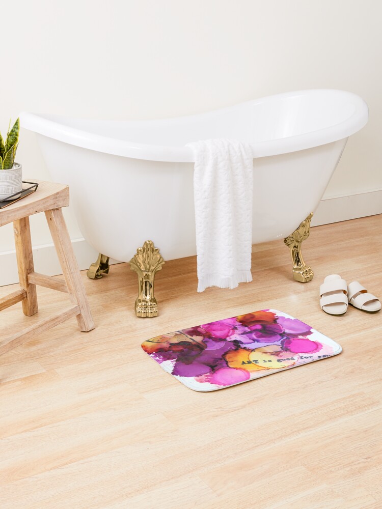 Aperçu 2 sur 6. Tapis de bain avec l'œuvre Love Story (happy art) créée et vendue par mptresart.