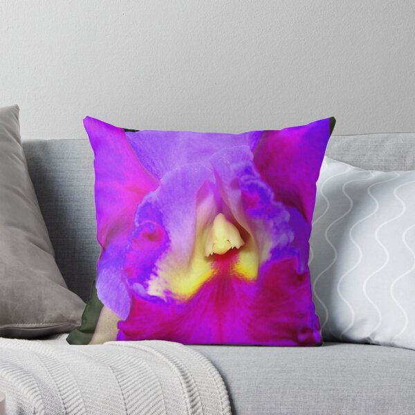Artikelvorschau, Purple Orchid Cushion,Duvet, Tote Bag, wall art, sticker , Tee shirts entworfen und verkauft von ginnymac.