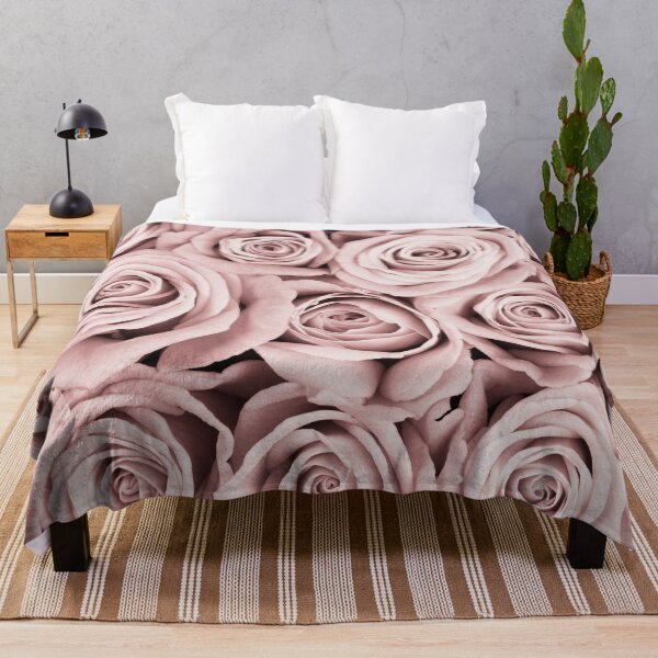 Aperçu de l'œuvre Roses roses romantiques créée et vendue par natalieritchie.