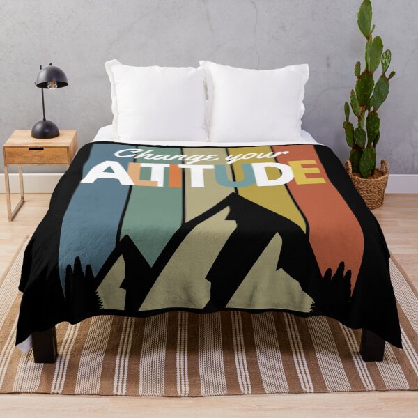 Aperçu de l'œuvre Changez votre altitude rétro randonnée alpinisme camping aventure design créée et vendue par apathecary.