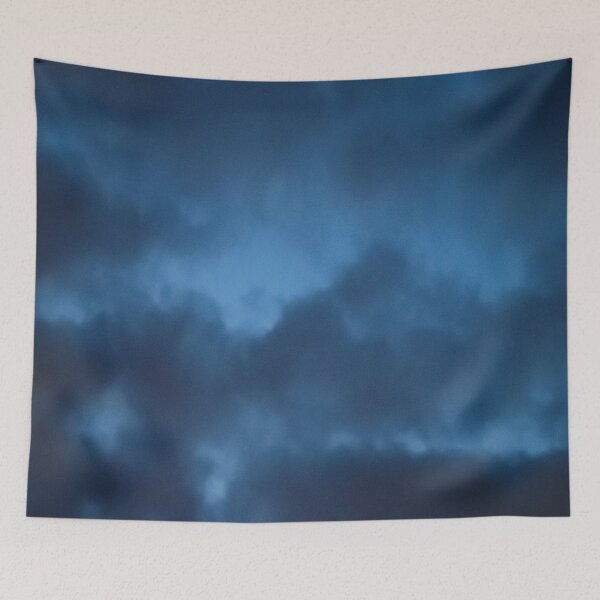 Artikelvorschau, Schattierungen von blauen nebligen Wolken entworfen und verkauft von irideae.