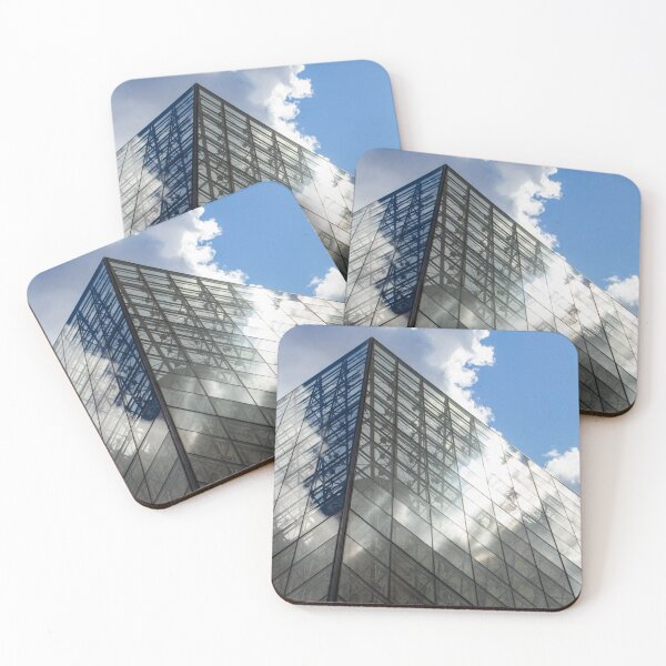 Aperçu de l'œuvre Nuages au Louvre créée et vendue par Brenda Dickie.