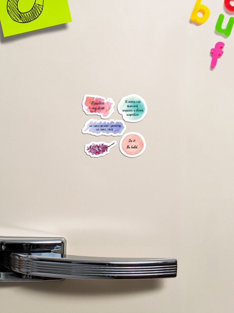 Aperçu 1 sur 3. Magnet avec l'œuvre Lot de 5 autocollants avec citations de Bridgerton créée et vendue par PopReset.