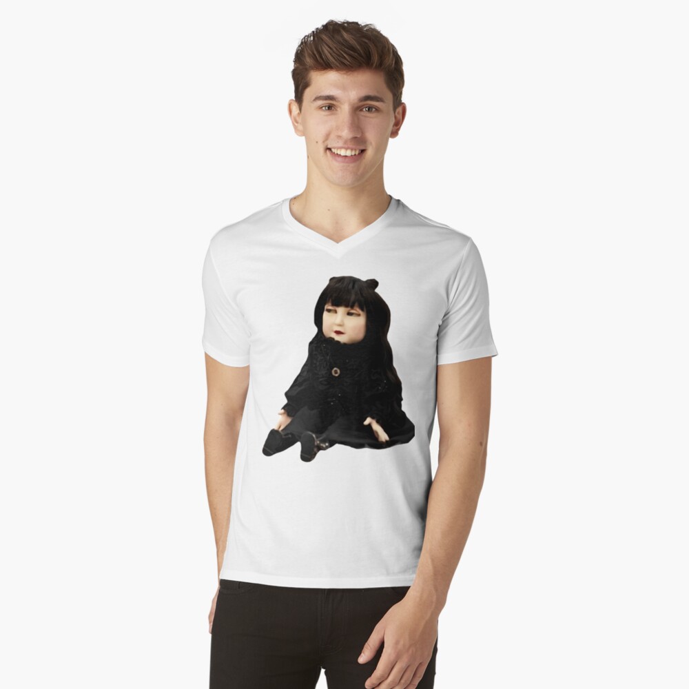 Aperçu de l'œuvre T-shirt col V créée et vendue par RoyalNadja.