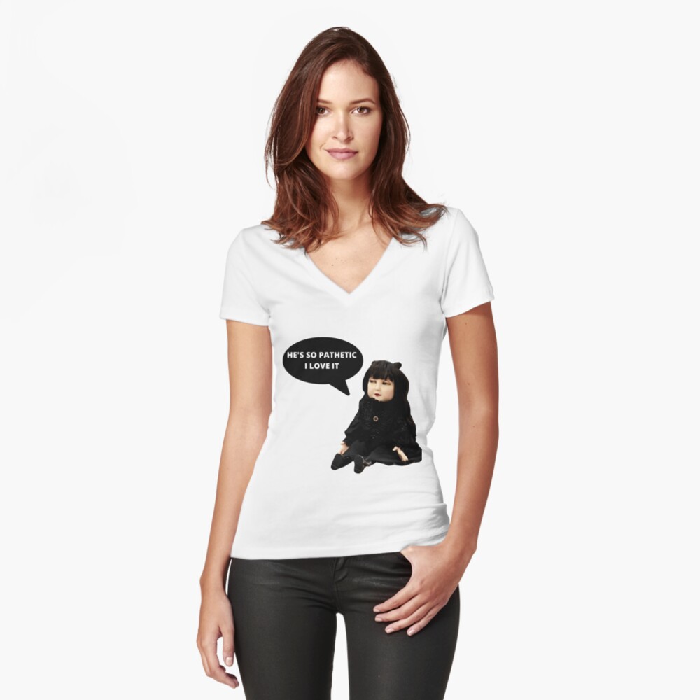 Aperçu de l'œuvre T-shirt moulant col V créée et vendue par RoyalNadja.