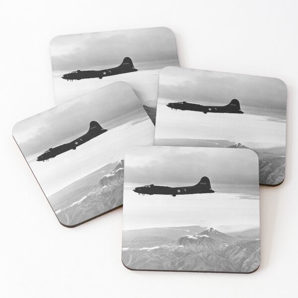 Artikelvorschau, B-17 Flying Fortress fliegt über Bougainville - 2. Weltkrieg 1942 entworfen und verkauft von warishellstore.