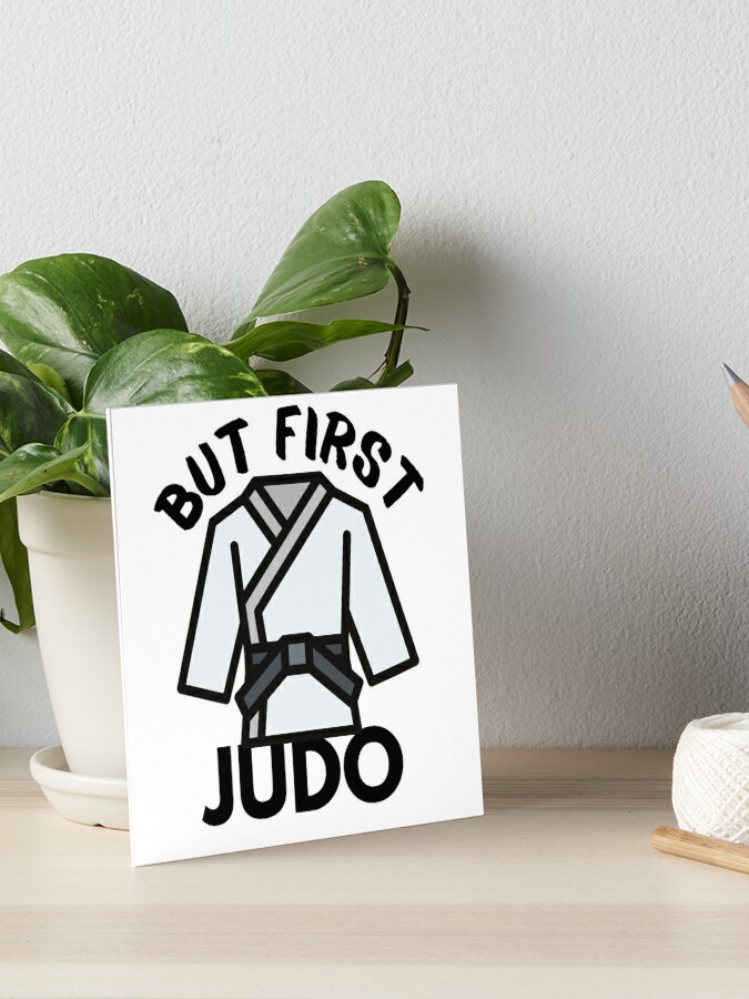 Impression rigide for Sale avec l'œuvre « Mais premier judo, cadeau de judo  » de l'artiste MyTeeHere