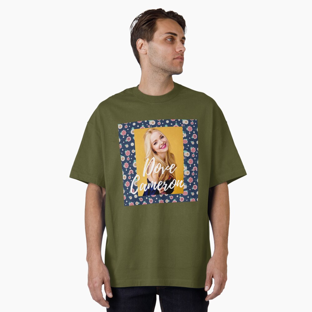Vista previa del artículo con la obra «Camiseta oversize», diseñado y vendido por Ghuncha101.