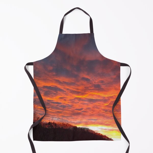 Artikelvorschau, Bewölkter Pastell-Sonnenaufgang mit immensen Orangen und Gelben, die die Wolken am Morgenhimmel beleuchten entworfen und verkauft von PrettyLittlePic.