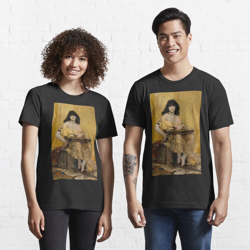 Aperçu de l'œuvre T-shirt essentiel créée et vendue par RoyalNadja.