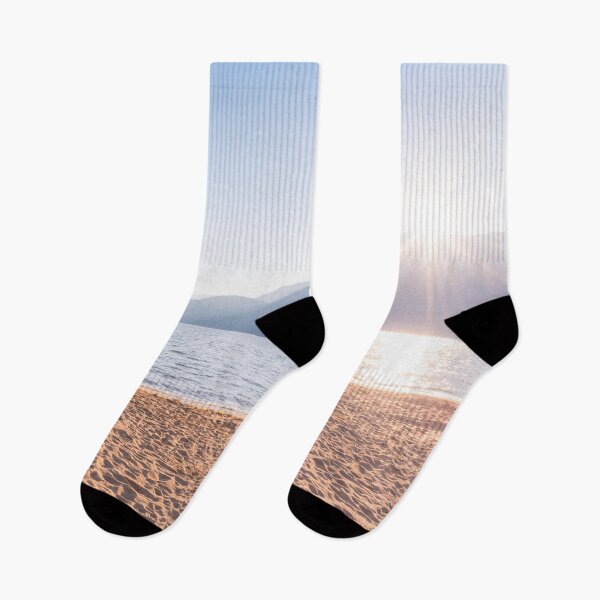 Artikelvorschau, Sonnenschein über Bergen und Skaha See entworfen und verkauft von Amy Mitchell.