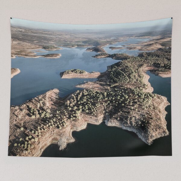 Aperçu de l'œuvre Vue aérienne du lac Alqueva au Portugal créée et vendue par Melissa Peltenburg.