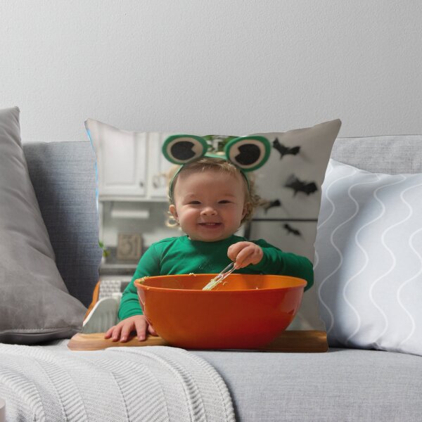 HALLOWEEN Throw Pillow