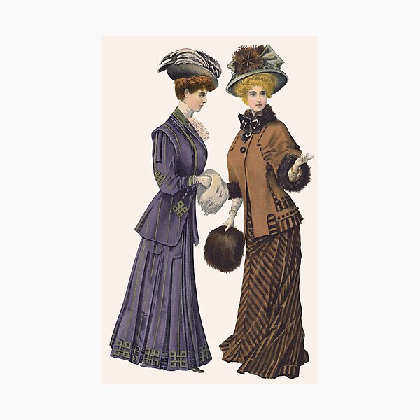 Artikel-Vorschau von Damen in eleganter edwardianischer Kleidung um 1908, designt und verkauft von Chrissie Creative.