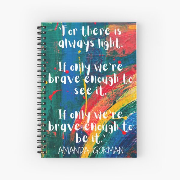 Aperçu de l'œuvre La colline que nous gravissons - Citation inspirante - Amanda Gorman - Poète lauréate - Jour d'investiture créée et vendue par WonderWear.