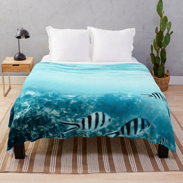 Artikelvorschau, snorkeling view - blue water with fishes - ocean view entworfen und verkauft von Youandthenorth.