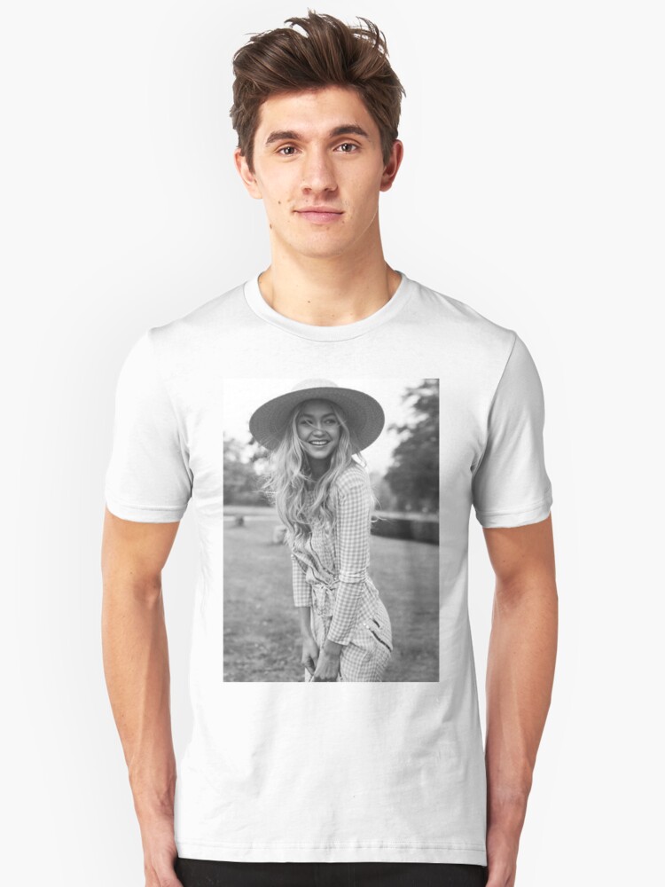 Gigi Hadid T Shirt By Biiiam