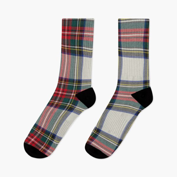 Aperçu de l'œuvre Robe Stewart Tartan écossais créée et vendue par RosiesSticks.