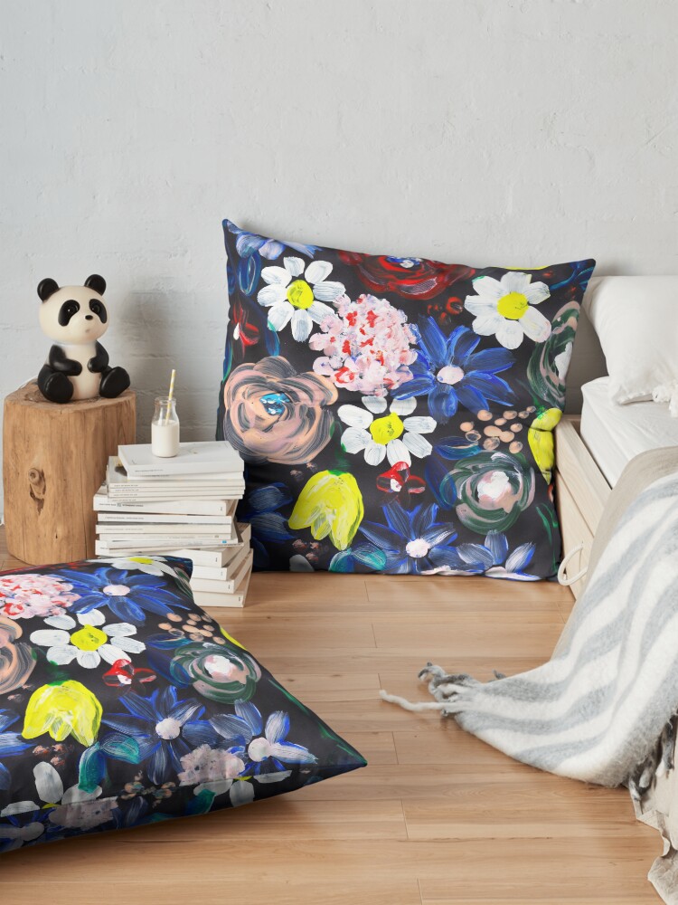 Alternative Ansicht von Florales design in Acryl mit schwarzen hintergrund Bodenkissen