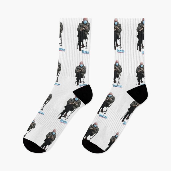 Aperçu de l'œuvre BERNIE SANDERS MOUFLES FOLDING CHAIR MEME FACE COVERING MASK AUTOCOLLANT ET CHEMISE créée et vendue par StillChasing.