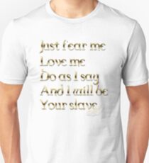 Just Fear Me (weiß bg) Slim Fit T-Shirt