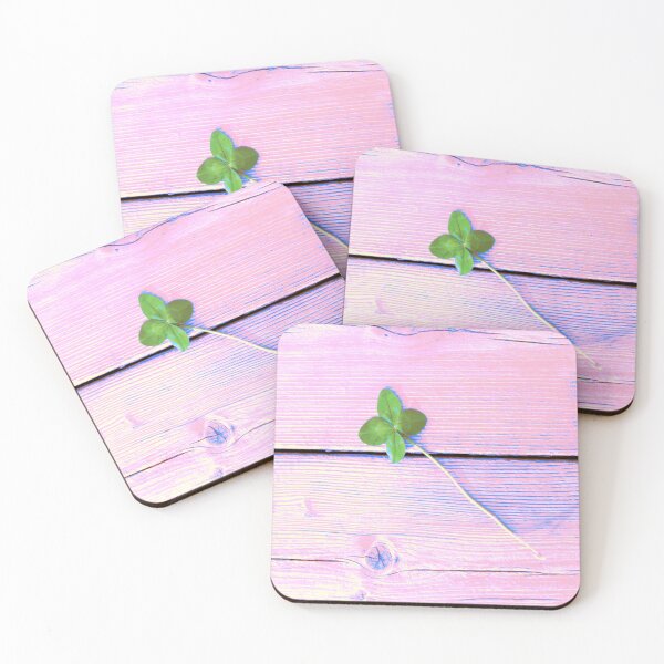 Artikelvorschau, St Patrick Tag vierblättriges Kleeblatt grün, rosa, blau entworfen und verkauft von Marilena Strambu.
