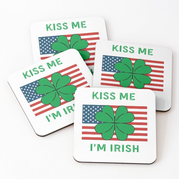 Aperçu de l'œuvre Kiss me I'm Irish - Drapeau américain de la Saint-Patrick créée et vendue par LolasTees.