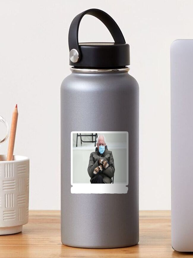 Thumbnail 1 von 3, Sticker, Bernie Sanders Fäustlinge Einweihungs-Sweatshirt, ich bitte Sie noch einmal, die Hitze einzuschalten, Bernie Mood 2021 Funny Gifts designt und verkauft von ihsanestore01.