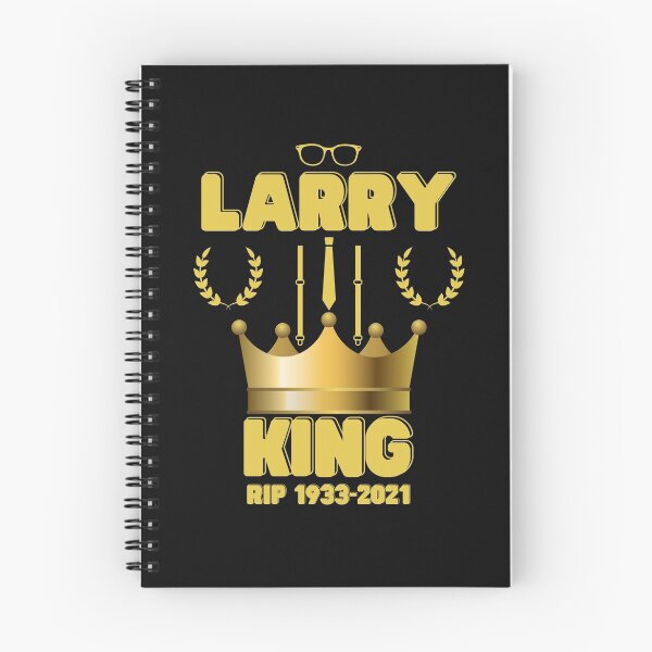 Artikelvorschau, Larry King, Larry King 2021, Larry King Zitat, Larry King Sprichwort, Larry King Tribut, Larry King spricht, Rip Larry King, Krawatte, Hosenträger, Brille, Krone, Gold. entworfen und verkauft von bimmer325.