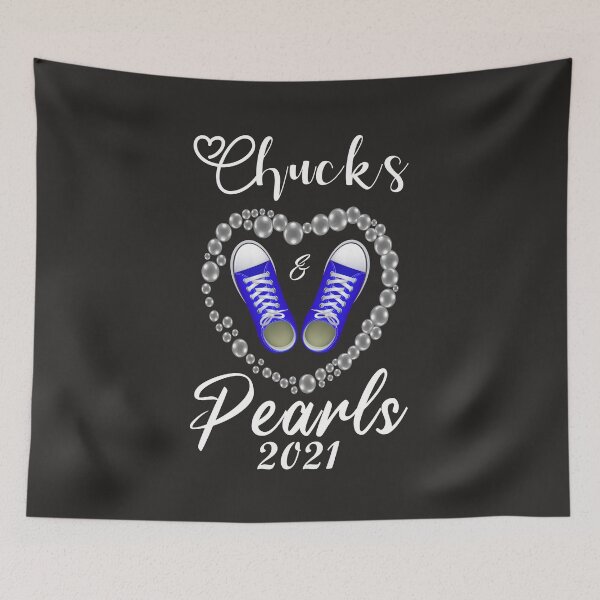 Artikelvorschau, Chucks and Pearls 2021 Geschenk entworfen und verkauft von Mo-Am.
