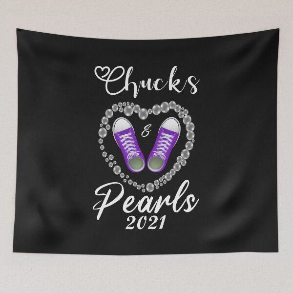 Artikelvorschau, Chucks and Pearls 2021 Geschenk entworfen und verkauft von Mo-Am.