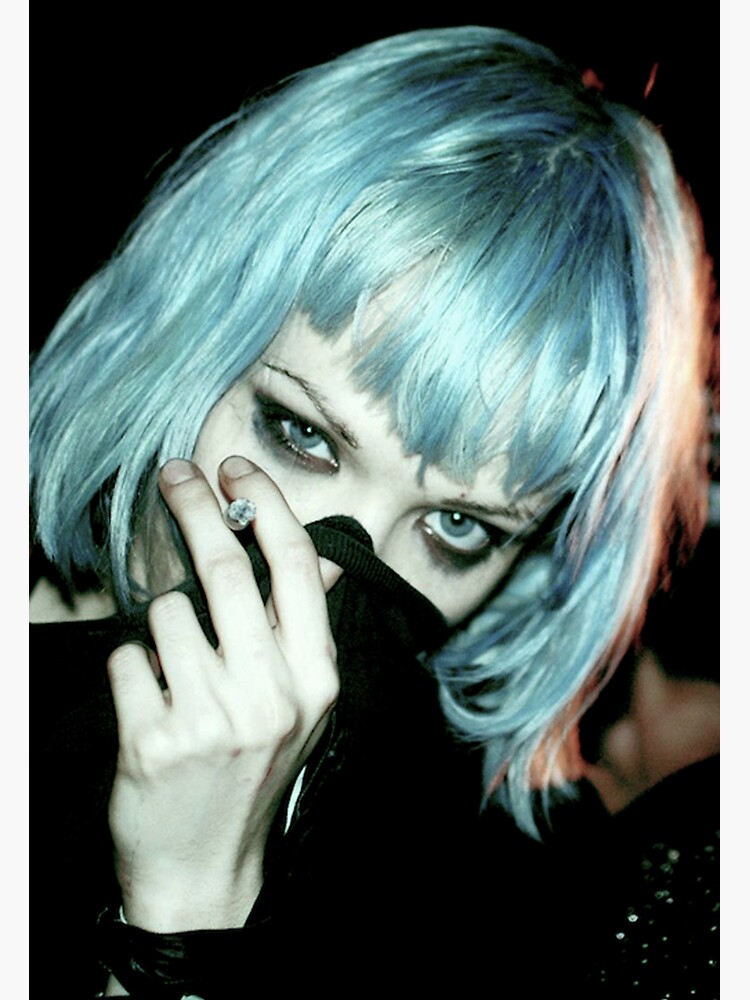 Crystal castles alice. Элис Гласс Crystal Castles. Crystal Castles Элис Гласс голубые волосы. Crystal Castles солистка. Элис Гас Кристл Кастлз.