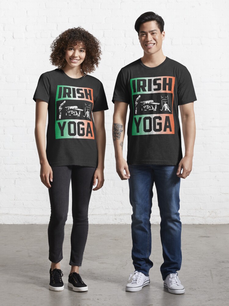 St Patricks Day Yoga Irish Yoga Teacher Shamrock Heart - Yoga - T-Shirt