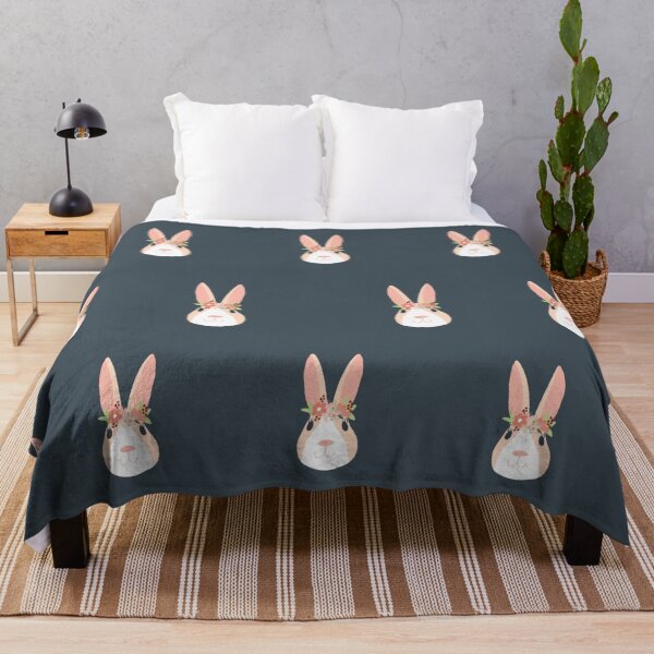 Aperçu de l'œuvre Lapin avec couronne fleur-Bleu cendre créée et vendue par Vinaerick.