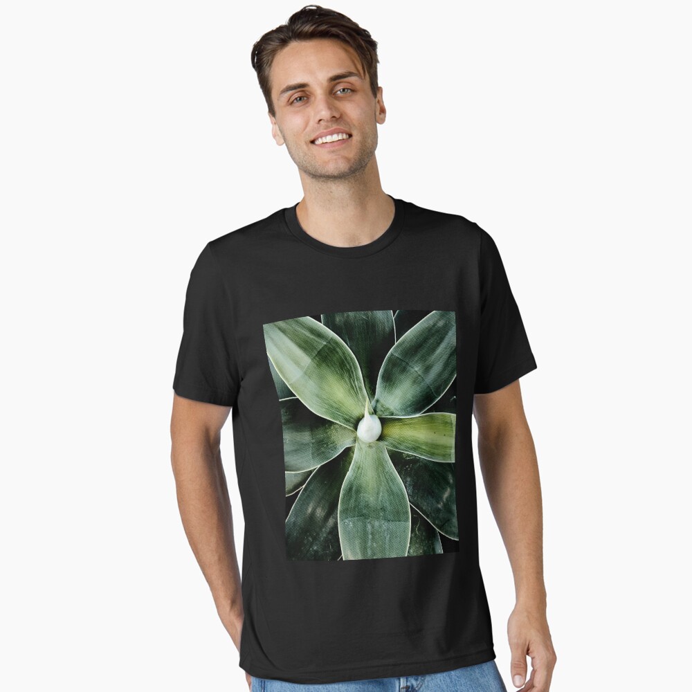 Vista previa del artículo con la obra «Camiseta esencial», diseñado y vendido por achoprop.