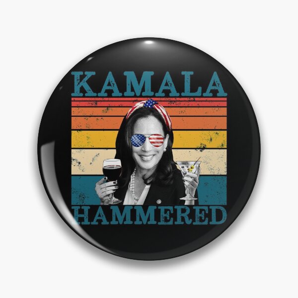 Artikelvorschau, Kamala Hammered Retro Drinking Vice President Harris Gear entworfen und verkauft von DynamicDesign.