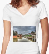 Finchingfield Women's Fitted V-Neck T-Shirt
