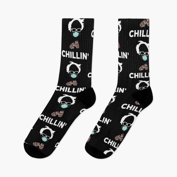Aperçu de l'œuvre Bernie Sanders Mittens Chillin 'meme 2021 créée et vendue par AnimaLovers.