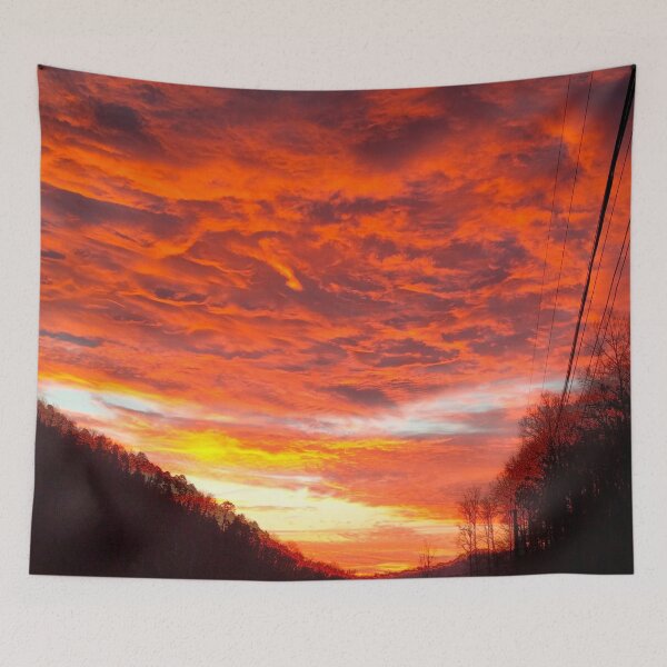 Artikelvorschau, Lebhafter Sonnenaufgang mit riesigen Orangen und Gelben, die die Wolken am Morgenhimmel beleuchten entworfen und verkauft von PrettyLittlePic.