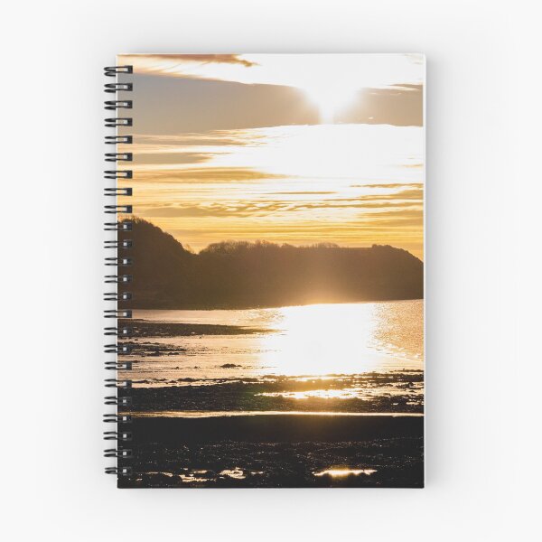 Artikelvorschau, Silhouette Sonnenuntergang entworfen und verkauft von Daniel Baker Photography.