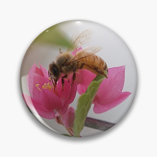 Item preview, the bee designed and sold by Elisabeth Dubois.
